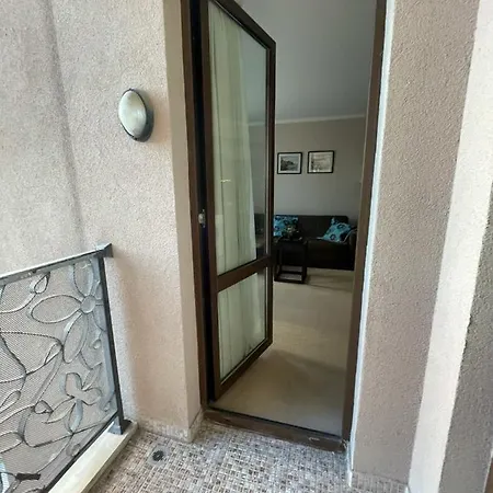 Royal And Garden Sweet Apartment
