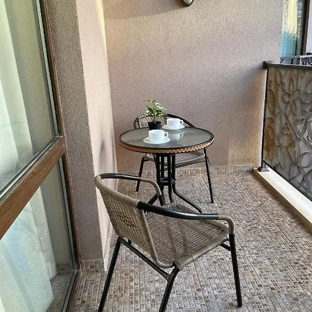 Royal And Garden Sweet Apartment