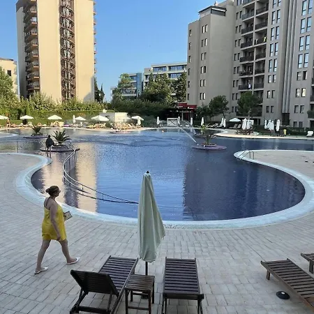 Royal And Garden Sweet Apartment